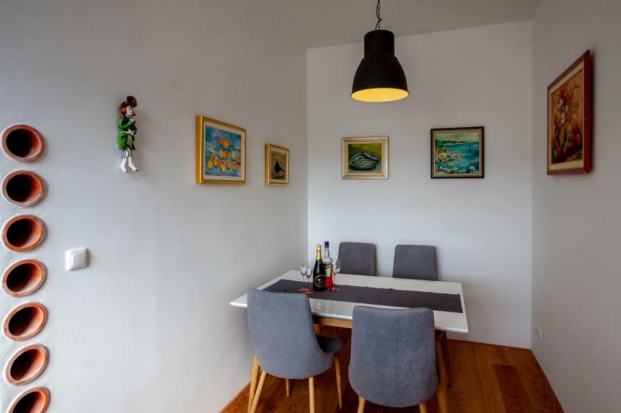 Appartamento Apartman Colosseum Pola Esterno foto